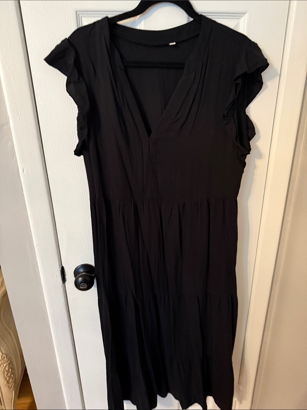 Women's Black V-Neck Tiered Midi Dress with Ruffle Sleeves